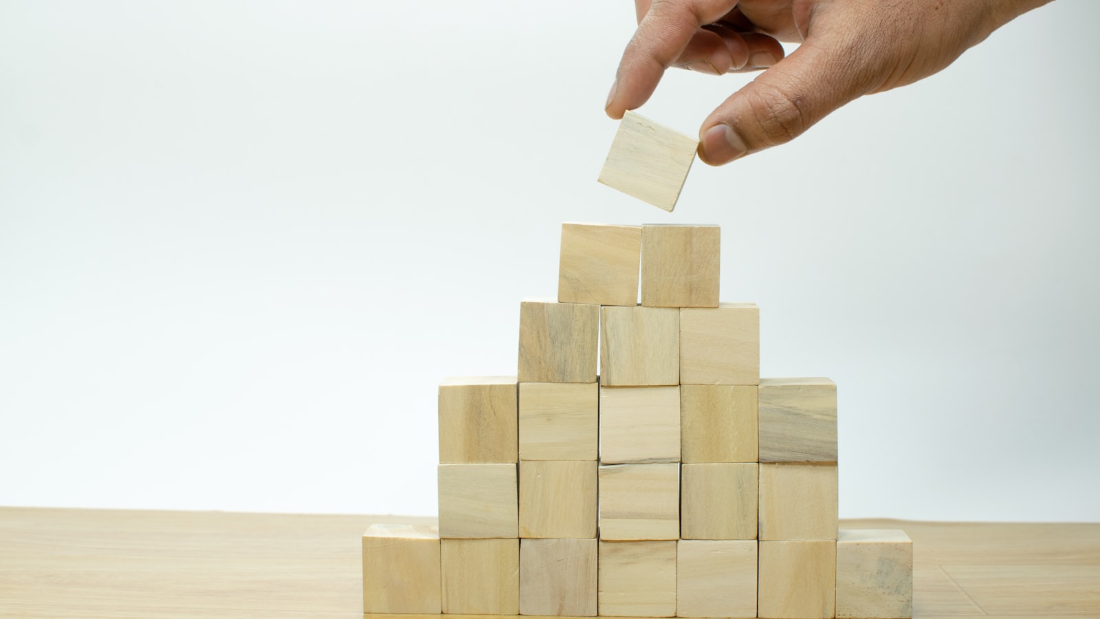 Habit Stacking Emosional: Cara Menempelkan Kebiasaan Baru ke Momen Emosi agar Konsisten di 2026