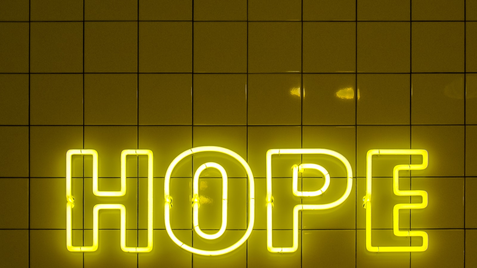 Hopecore untuk Pengembangan Diri: Cara Memakai Konten Positif tanpa Jadi Motivasi Semu